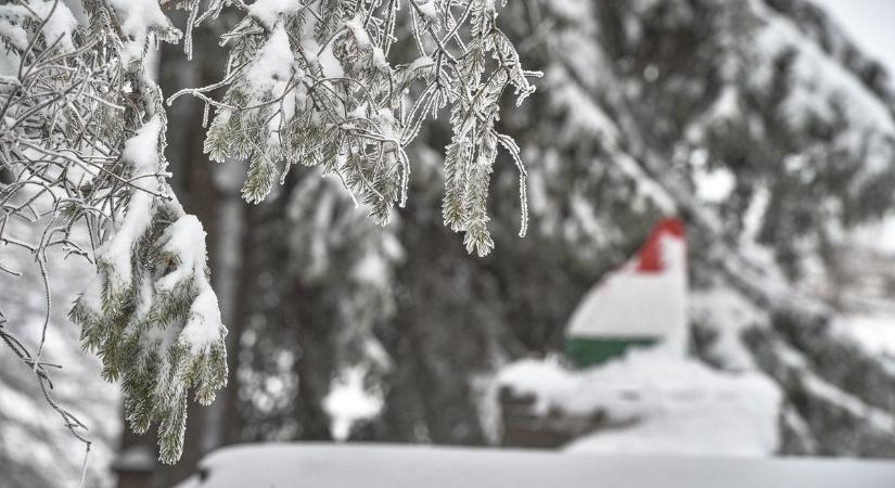 Friss hó borítja Kékestetőt – látványos képeken az ország csúcsa