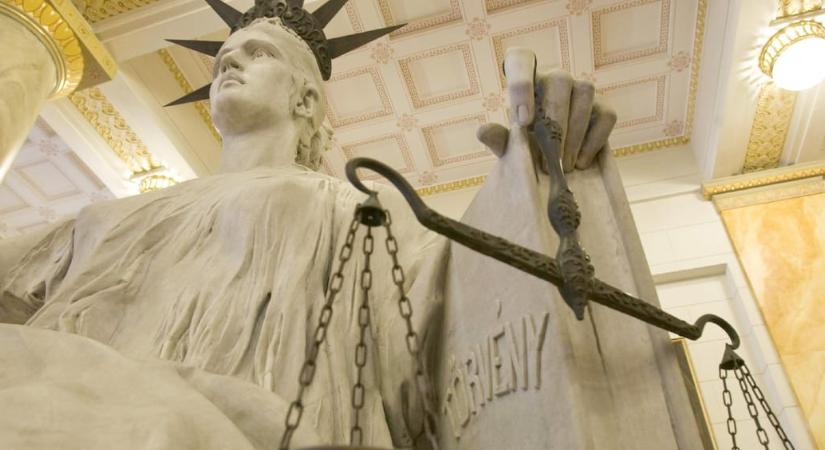 Fegyház helyett másodfokon börtönt kér az ügyészség a 80 éves férfira, aki halálba segítette feleségét