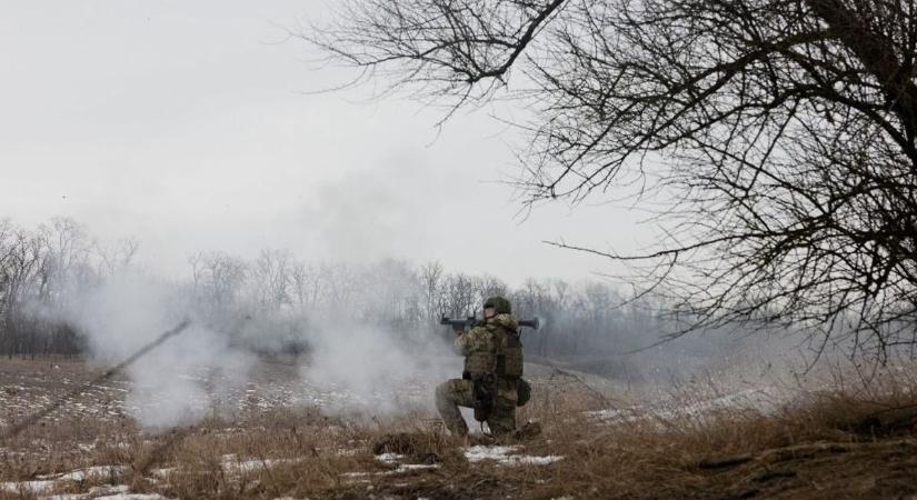 Fény derült az ukrajnai háború kegyetlen valóságára: étel, ital és kiképzés nélkül kerülnek a frontra a besorozott férfiak (VIDEÓ)