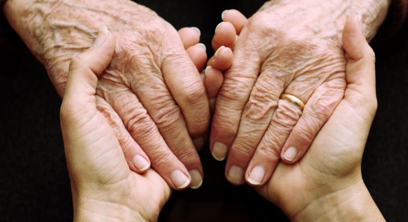 A VMDK tiltakozik a drasztikus idősotthoni áremelés ellen