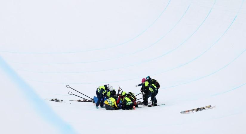 Csúnyán odaverte magát, hordágyon hagyta el a félcsövet a világbajnok síelő