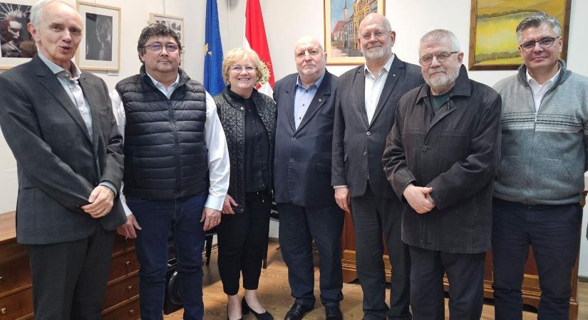 Közös nyilatkozatban állnak ki a határon túli magyarok választójoga és a Fidesz-KDNP mellett az erdélyi magyar politikai szervezetek