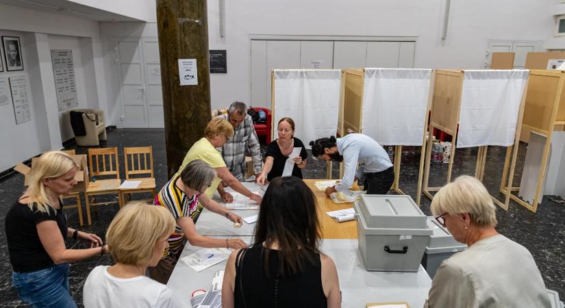 Több mint nyolcezer ember jelentkezett szavazatszámlálónak Budapesten