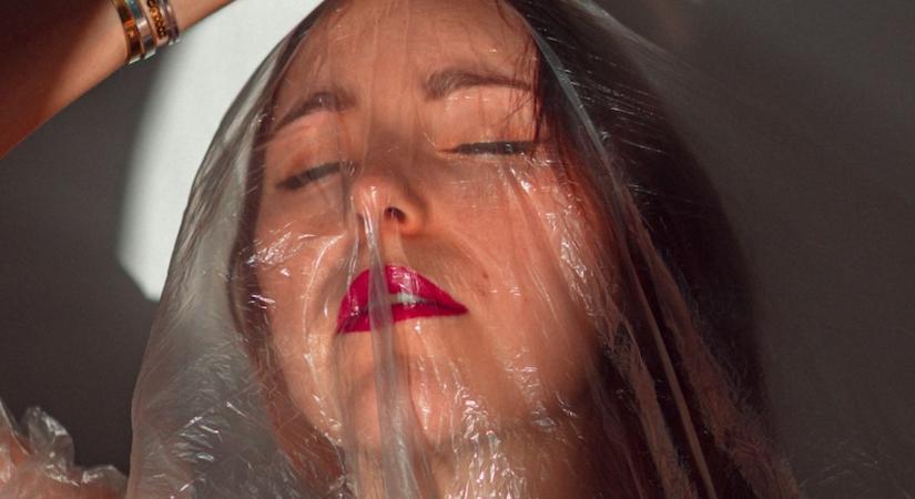 Miért ne moss arcot jéghideg vízzel? A bőrgyógyászok szerint ezzel többet ártasz, mint gondolnád