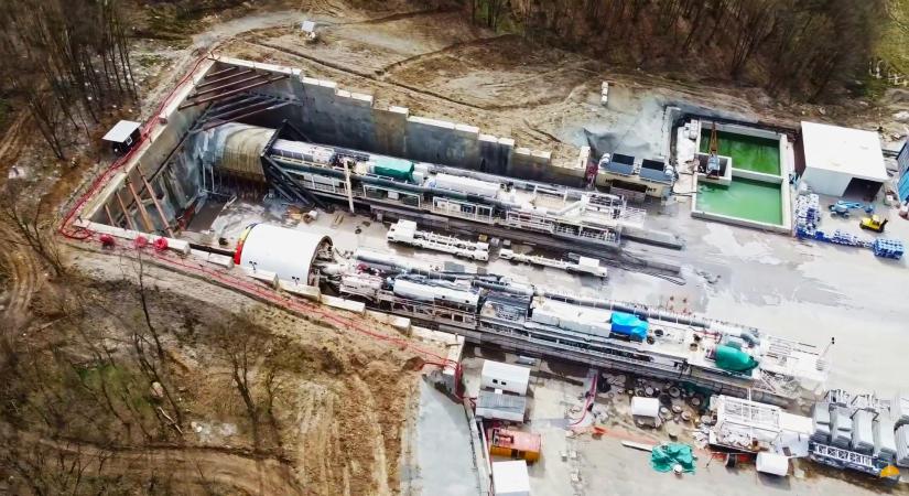 Elképesztő ok miatt akadt el ismét az erdélyi vasútvonal korszerűsítése