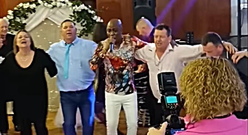 Fekete Pákó csuhajjázott a mindszenti bölcsődei bálban – videó