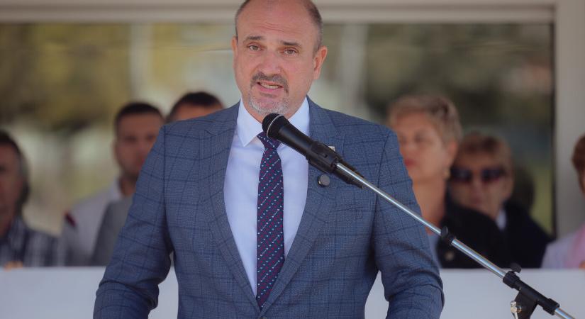 Kupleráj és prostituáltak: eltérően értelmezik egy élő adás tartalmát Királyhelmecen