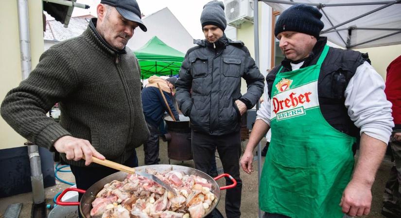 Már most ne egyél semmit! Akkora disznótor lesz a Fórumnál, hogy jóllakik a környék