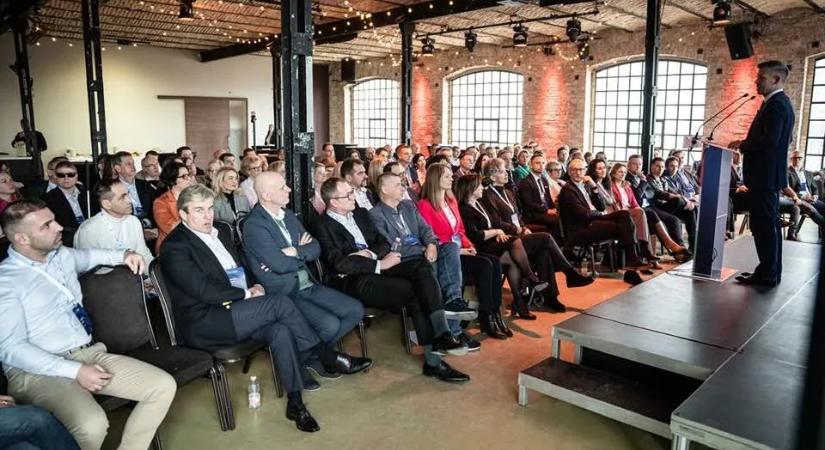 Magyar Péter vezeti a Tisza listáját, felkérték, hogy győzelem esetén ő vezesse a Tisza-kormányt is