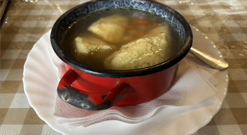 Kalória és kapitalizmus – spanyolos sorok, hiteles lábosok, krumplileves krumplivesek és hülye bordák a Király utcában