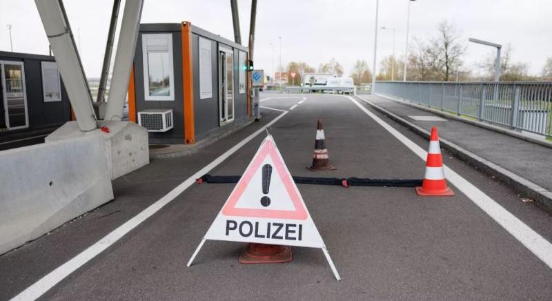 Összehívták a védelmi bizottságot, lezárták az osztrák határt, repülni sem lehet