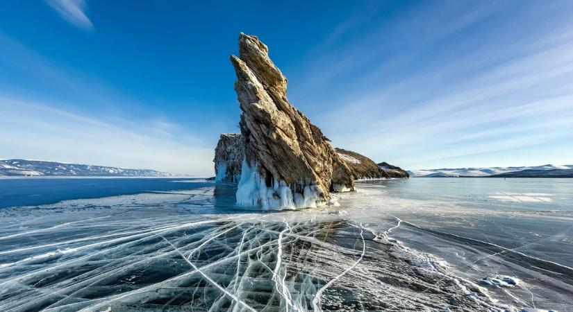 Beszakadt a jég a turisták alatt, nyolcan meghaltak
