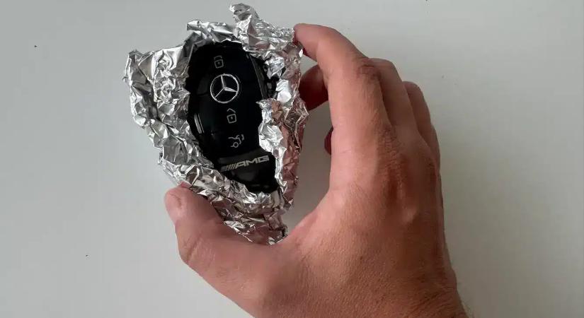 Ezért tekerik egyre többen alufóliába a kocsikulcsot