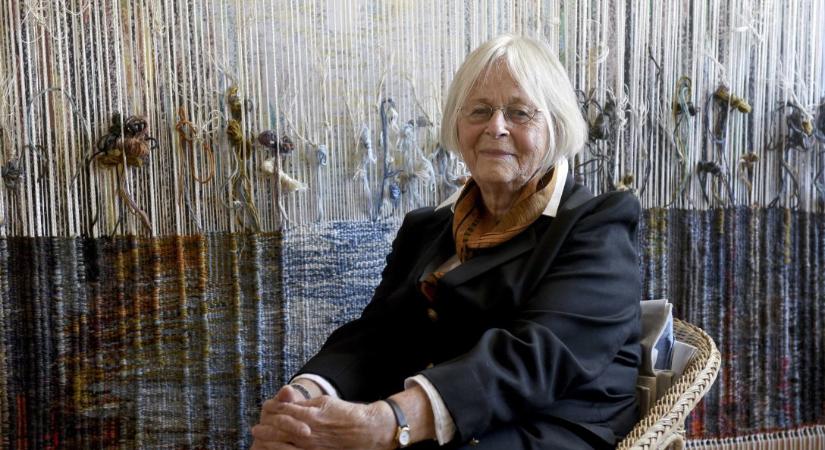 Hager Ritta műveit gyakran ihleti a keresztény misztika, és a faliszőnyeg fogalmát is újraértelmezte