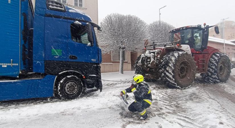 Mintegy 8000 vasi fogyasztónál nincs áram - A honvédség is segít a rendkívüli hóhelyzetben Vasnak