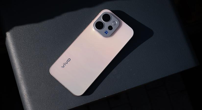 Sík kijelzővel és alumínium házzal érkezik a vivo V70