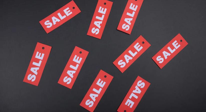 Milliárdos bírságok és pofátlan trükkök: Így verik át a magyar vásárlókat az üzletekben!