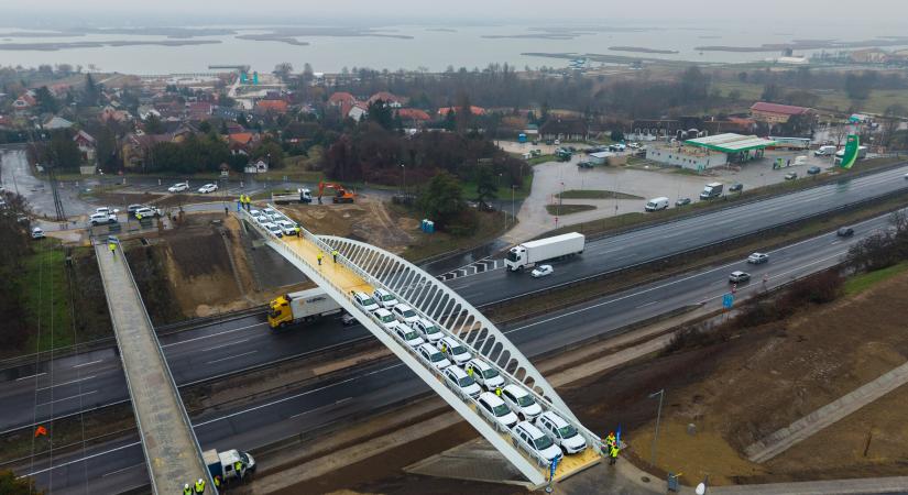 Jól vizsgázott a próbaterhelésen az M7-es új hídja - FOTÓK