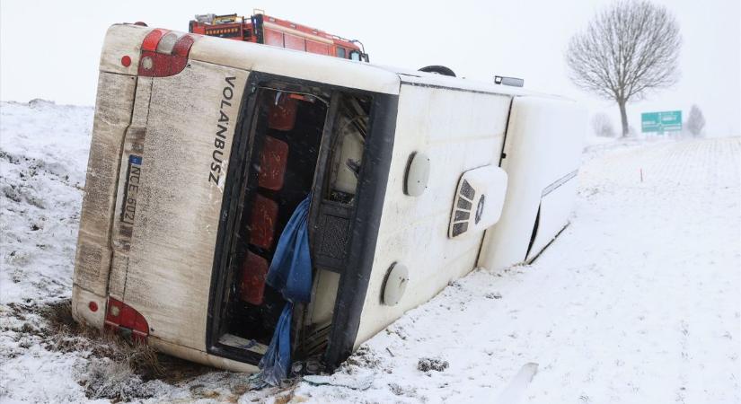 MÁV-csoport: legalább 16 VOLÁN-busz szenvedett balesetet
