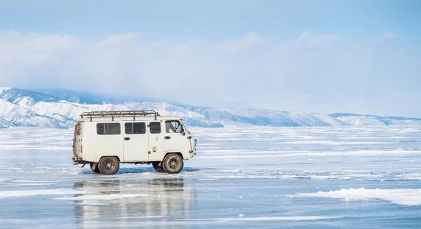 Hét turista vesztette életét a Bajkál-tavon, miután buszuk beszakadt a jég alatt