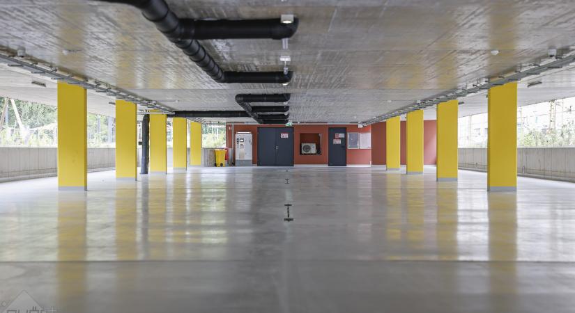 Újra teljes kapacitással üzemelnek a parkolóházak Győrben