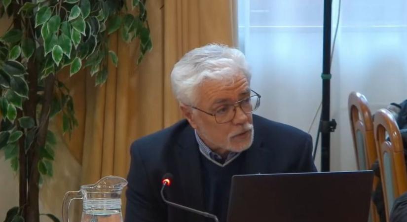 Kitört a botrány Barcson, a DK-s képviselő elszólta magát a tolmács akcentusa miatt