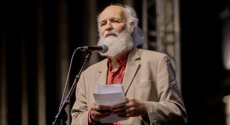 Kikapcsolták az áramot Iványi Gábor parókiáján és templomában