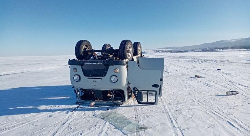 UAZ-zal mentek kínai turisták a Bajkál-tó jegére, nyolcan meghaltak
