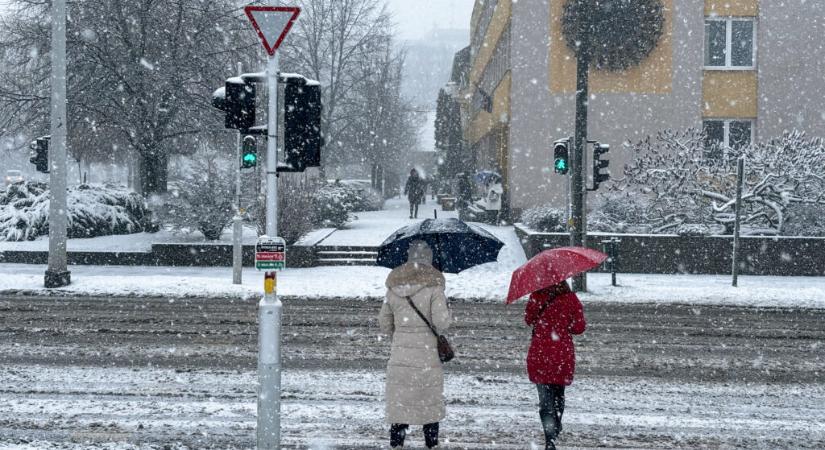 Hóhelyzet Somogyban: Balesetek az utakon, este hófúvás várható