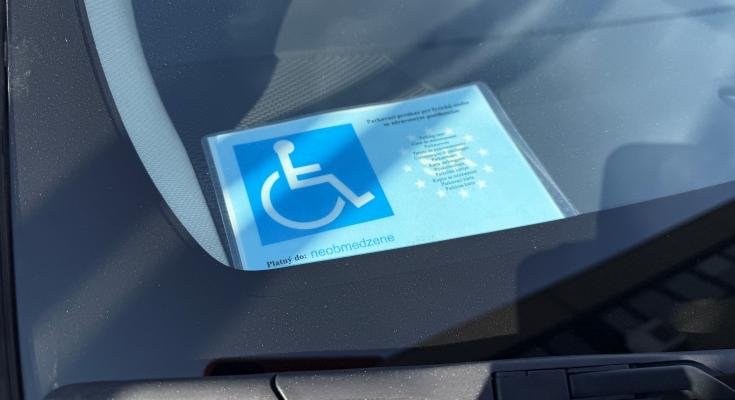 Jön az európai rokkantsági igazolvány: Egységes kedvezmények várnak a szlovákiai érintettekre az egész EU-ban