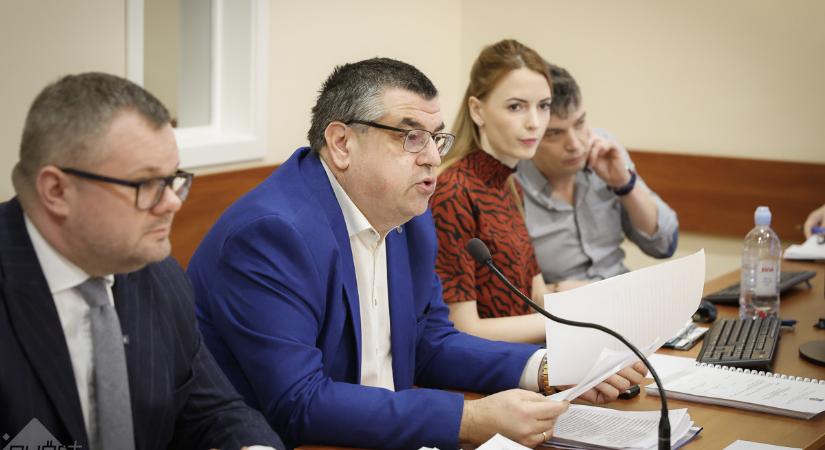 A Fidesz–KDNP: Pintér Bence a költségvetés átdolgozásával foglalkozzon