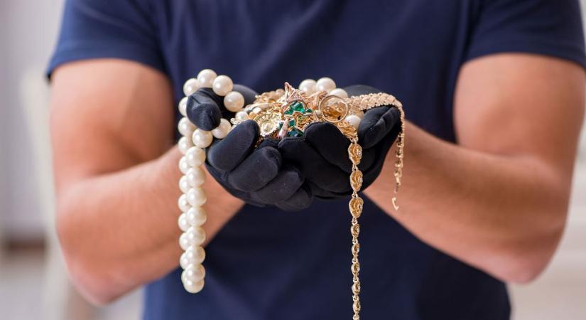 Saját apját fosztotta ki – vitte a pénzt és az aranyat a szekszárdi férfi