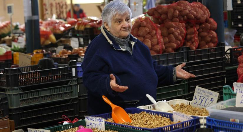 A tél még dacol, de a tavasz már kopogtat: újkrumplit és barkát is találtunk a kaposvári piacon