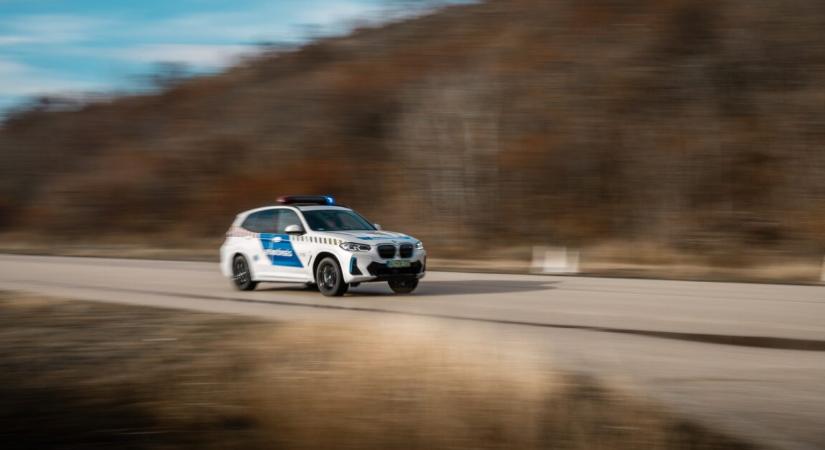 Maga a káosz ez a péntek – most épp egy kamion borult lángokba az M7-es autópályán