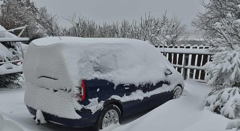 Kőszeg is elbukott: 40 centis hó temette maga alá a várost, fotókon a drámai helyzet