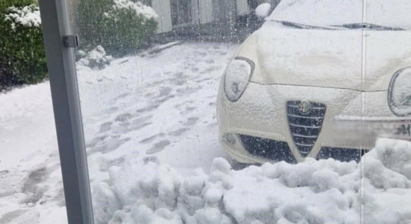 Tomboló szél és hatalmas hótorlasz: Ausztriában ragadtak a magyarok, lezárták a határt (FOTÓK)