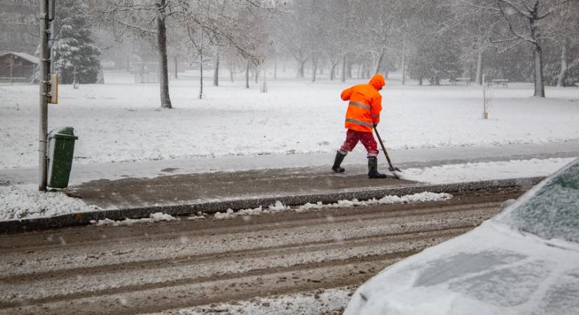 Hóeltakarítás és mentés, ismét itt a havazás