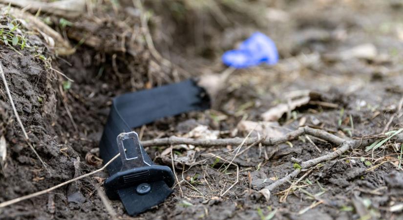 Helyszíni fotókon a tragédia helyszíne: két fiatal hunyt el a kocsi balesetben