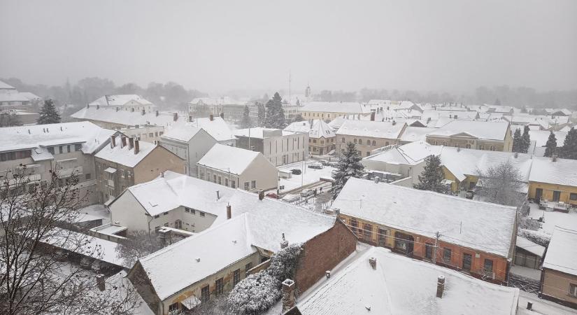Nagy a baj: magyarok ezrei maradtak áram nélkül a havazás miatt