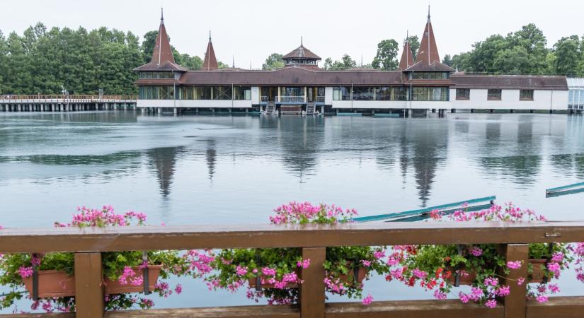 Tervpályázatot hirdettek a Hévízi Tófürdő és a kórház fejlesztésére