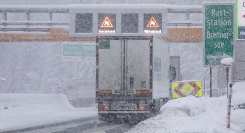 Ítéletidő a szomszédban: már halálos áldozatot is követelt a havazás, áramkimaradások