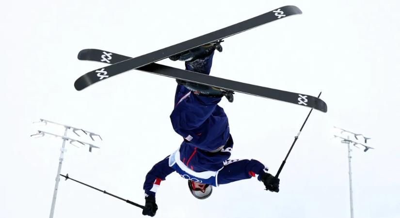 A lúzerek L betűjével üzent Trumpnak a síakrobata, az elnök még a rajt előtt osztotta ki őt