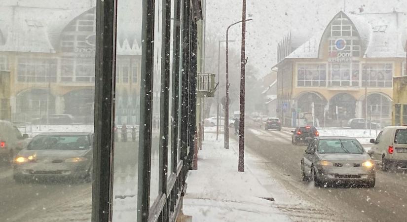 Hókáosz a közlekedésben: ha jót akar magának, inkább ne hagyja el ezt a zalai várost!