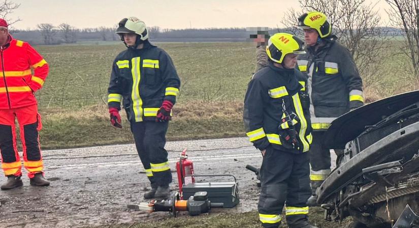 Megtudtuk, kik haltak meg a tragikus kocsi balesetben – feszítővágókkal szabadították ki az áldozatokat
