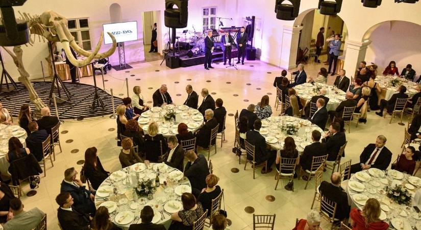 7 milliós bevételnek örülhettek a gyöngyösi bál után a hölgyek