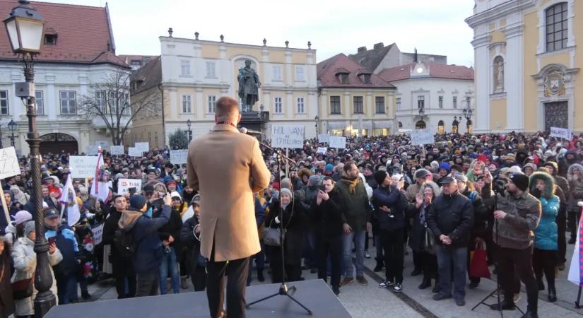 „Az előző közgyűlésen azt mondtam, 1,7 milliárdnyi okom van a közgyűlés feloszlatására, most ezt tizennéggyel megfejelem”