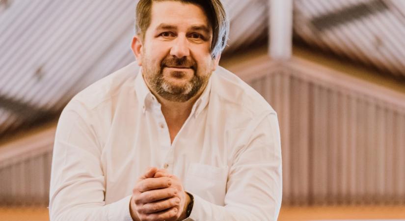 Létezik-e két magyar kultúra? – Beszélgetés Gáspárik Attila erdélyi színművésszel