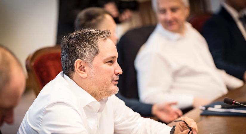 Két nagybank ügyfelei is kezdhetnek aggódni?