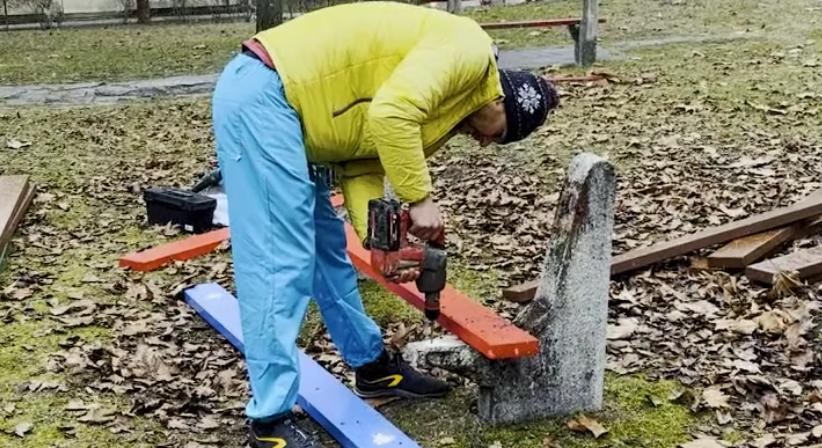 Kutyapártos aktivisták NER-es takarítócég egyenruhájában lógtak be egy kórházba padot javítani