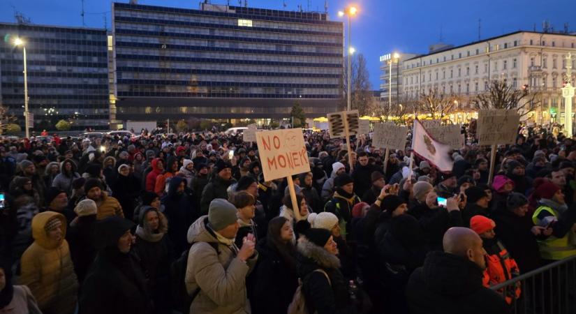 Tájkép tüntetés után: Fidesz hiányában a győri közgyűlés elmaradt